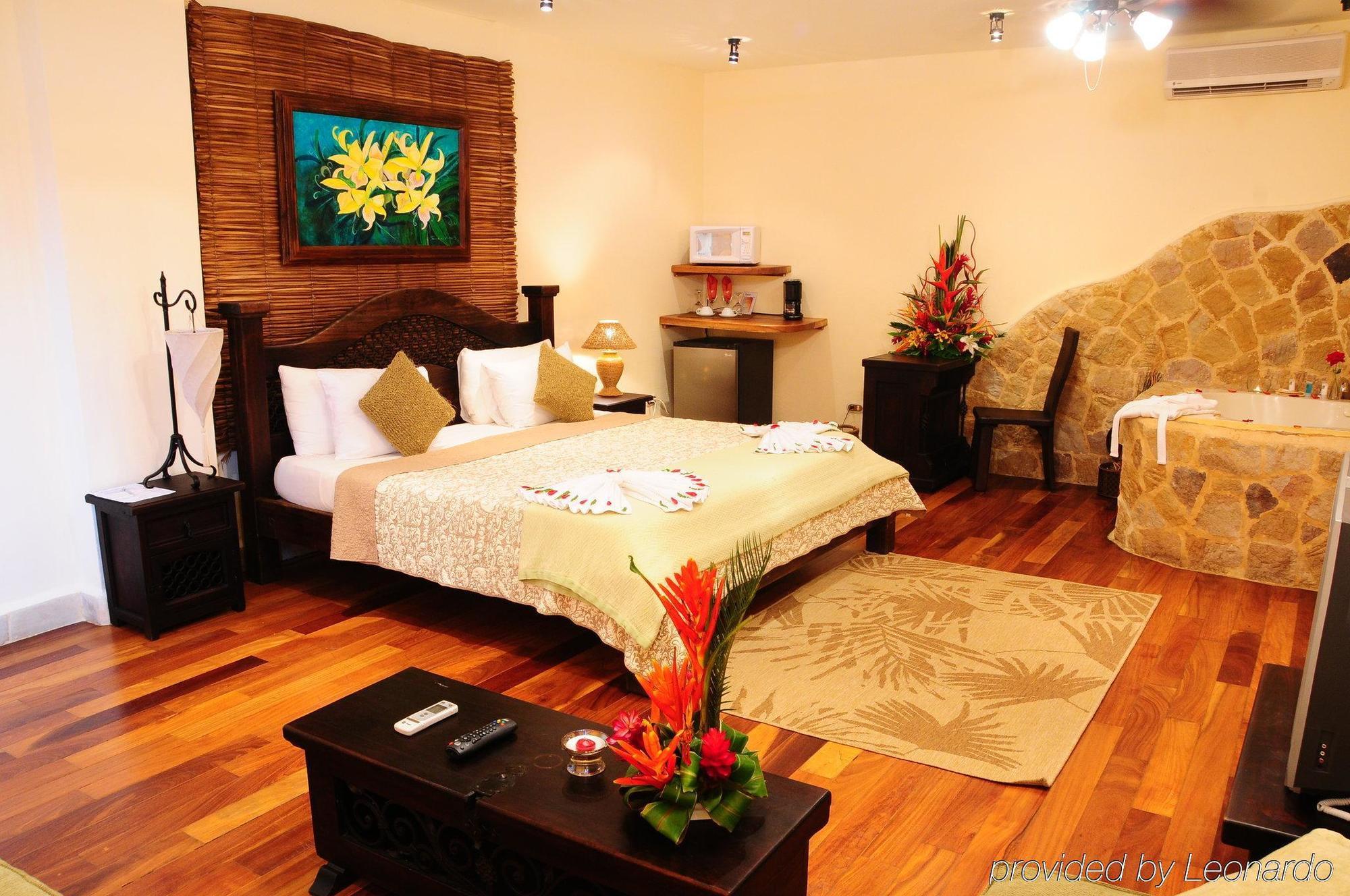 Issimo Suites Boutique Hotel & Spa - Adults Only Manuel Antonio Exterior photo
