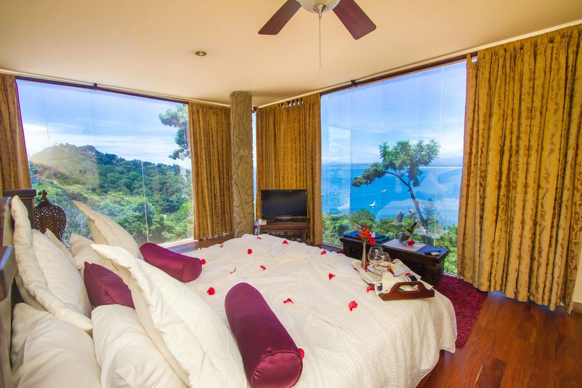 Issimo Suites Boutique Hotel & Spa - Adults Only Manuel Antonio Exterior photo