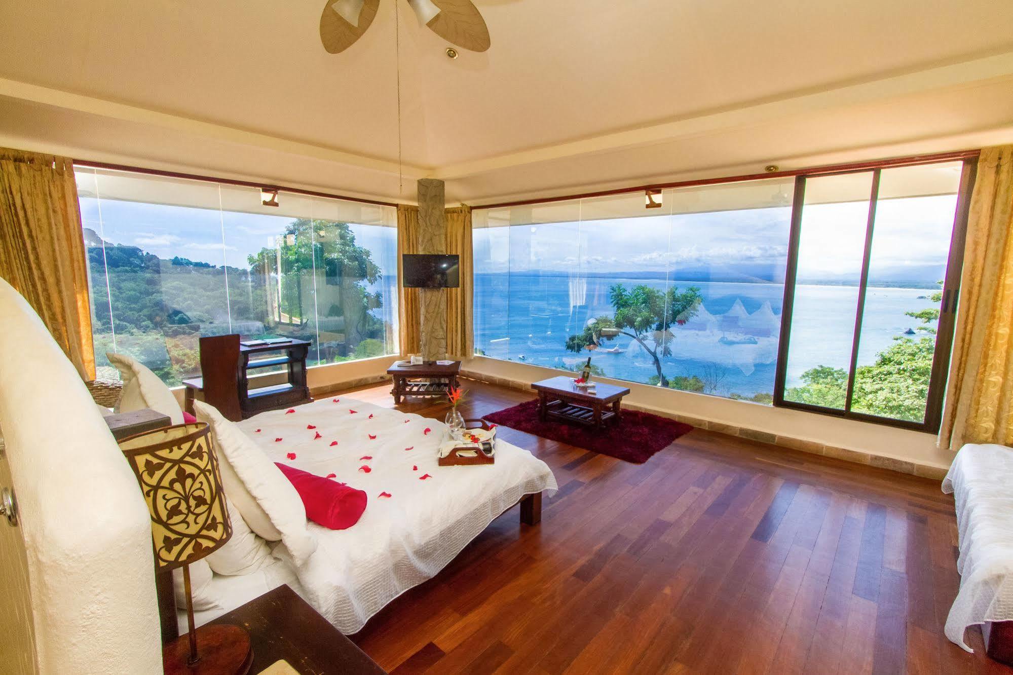 Issimo Suites Boutique Hotel & Spa - Adults Only Manuel Antonio Exterior photo